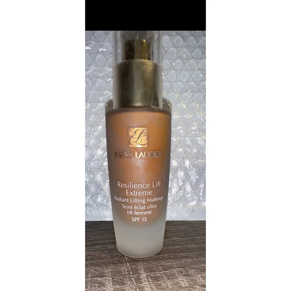 Estee Lauder Resilience Lift Extreme Makeup 5W1 Cognac Radiant SPF 15 Foundation
